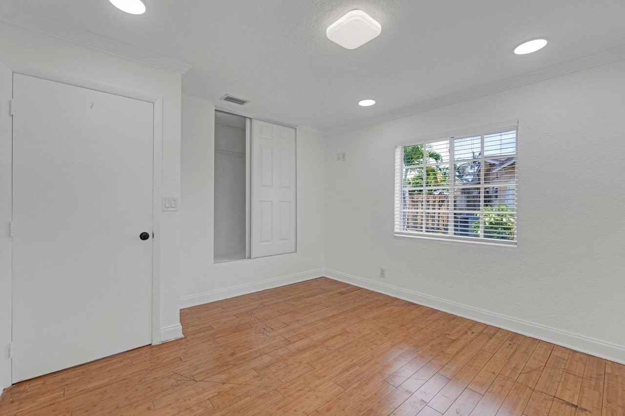 1820 Nw 33rd St - Photo 5 of 50
