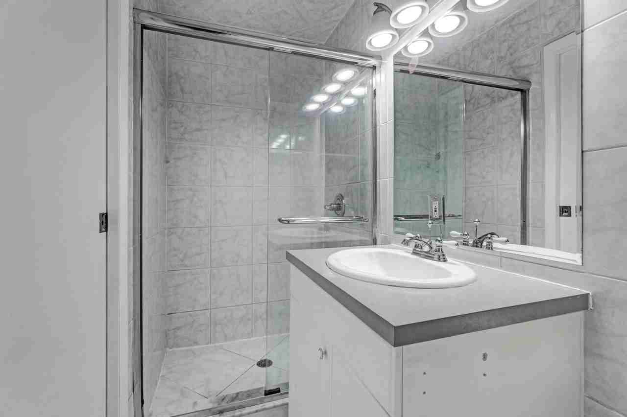1820 Nw 33rd St - Photo 7 of 50