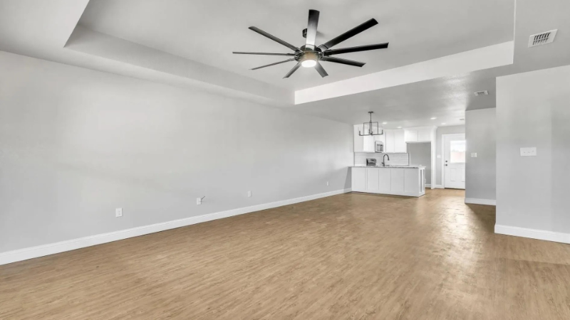 313 Woodstock Ln - Photo 5 of 20