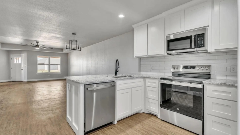 313 Woodstock Ln - Photo 6 of 20