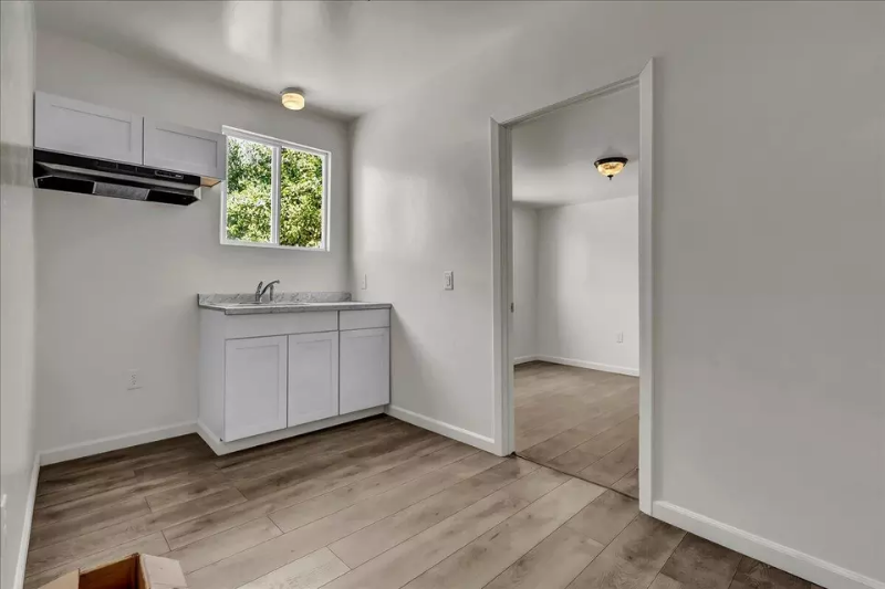 665 N Market Rd - Photo 2 of 8