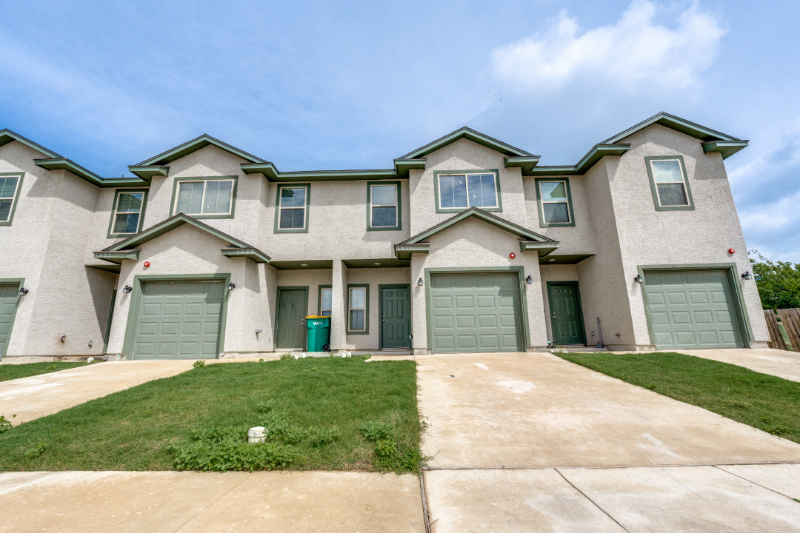 7813 Savannah Brks - Photo 2 of 20