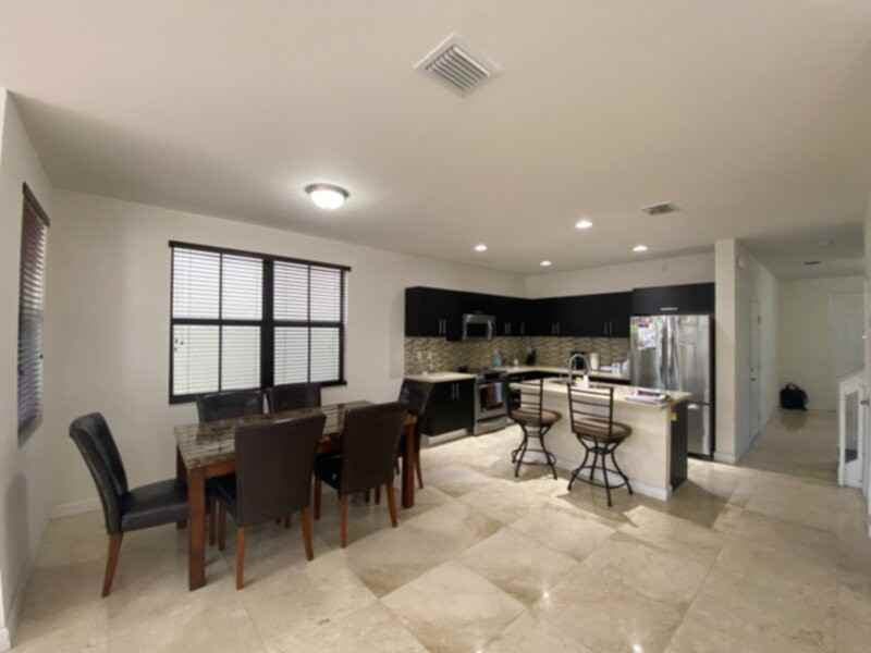 10336 Nw 70th Ter - Photo 3 of 16