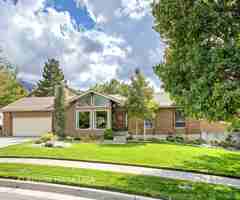 featured image of 9722 S Buttonwood Cir