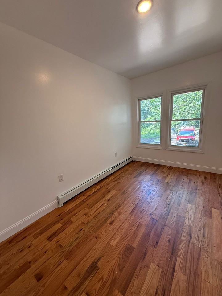 35 William St #1 - Photo 3 of 10