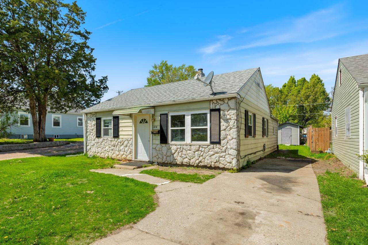 916 5th Ave #NA - Photo 2 of 18