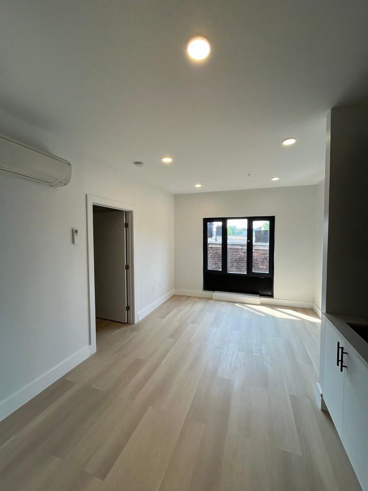 316 Forrest St - Photo 2 of 7