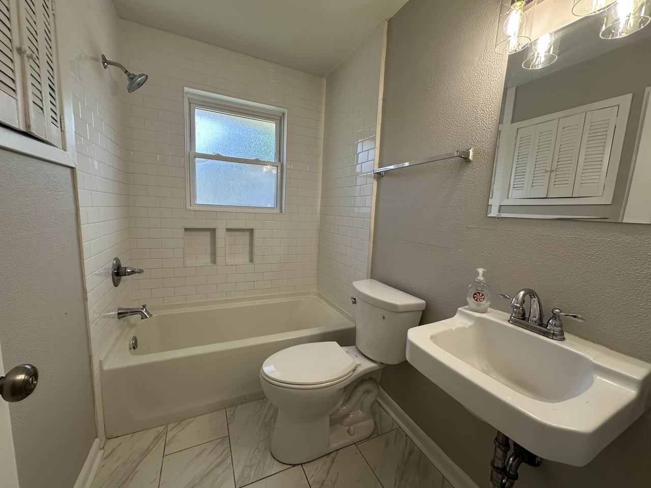 705 Bell St #705 - Photo 4 of 9