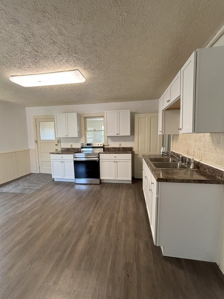 1303 1st Ave N - Photo 2 of 13