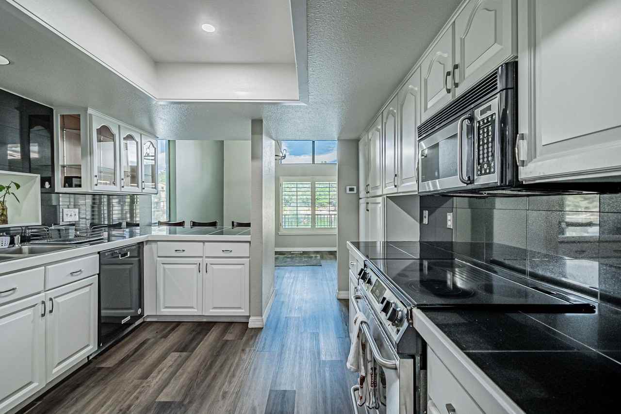 9866 E Maplewood Cir - Photo 2 of 47