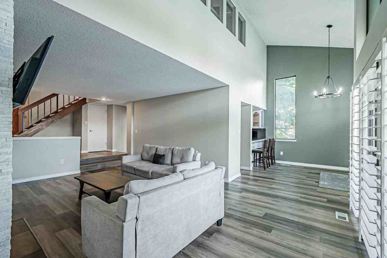 9866 E Maplewood Cir - Photo 7 of 47