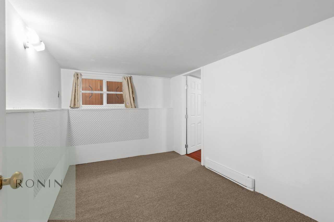 4576 Beatrice Street - Photo 6 of 20