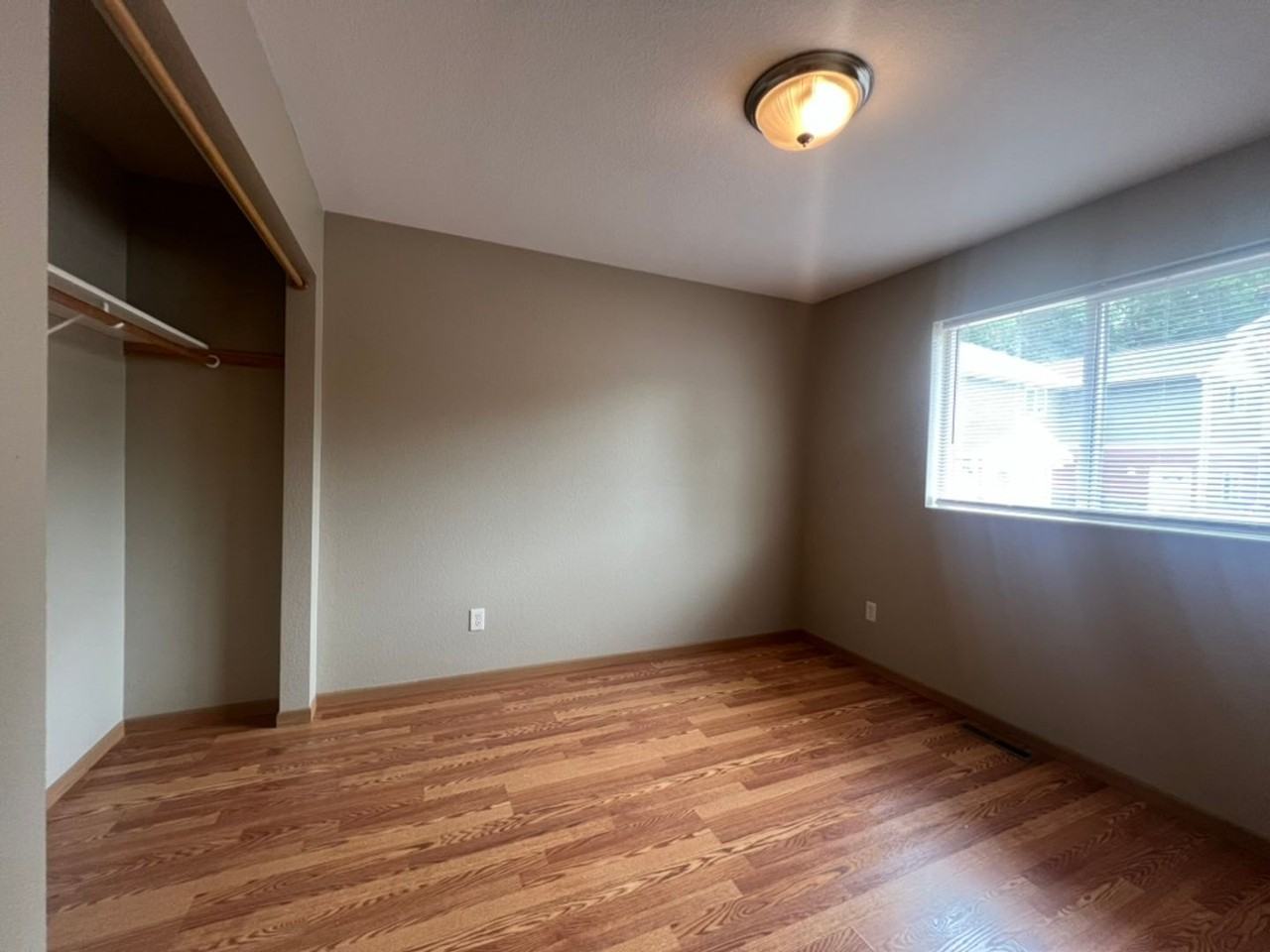 210 James Ave - Photo 4 of 12