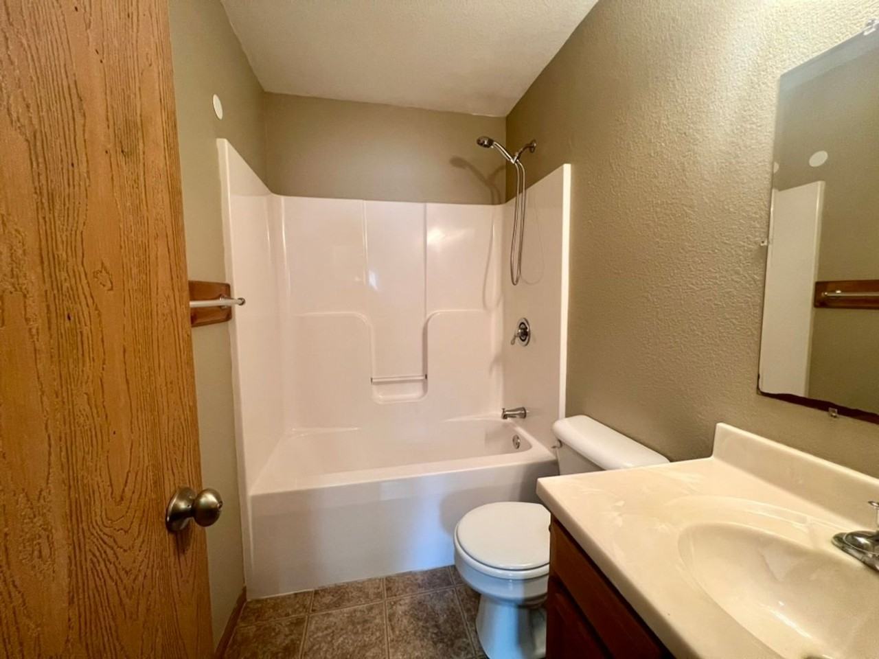 210 James Ave - Photo 6 of 12