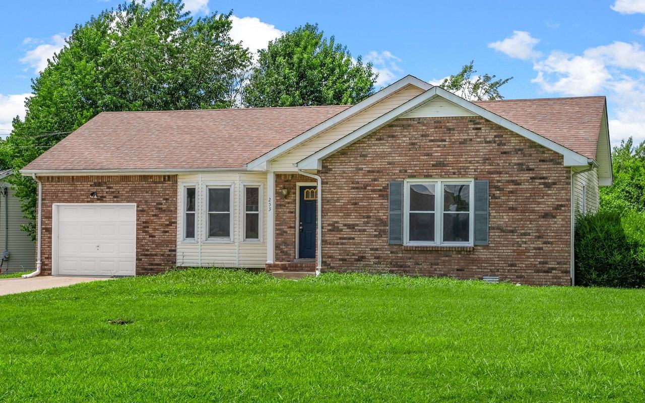 253 Moncrest Dr - Photo 3 of 25