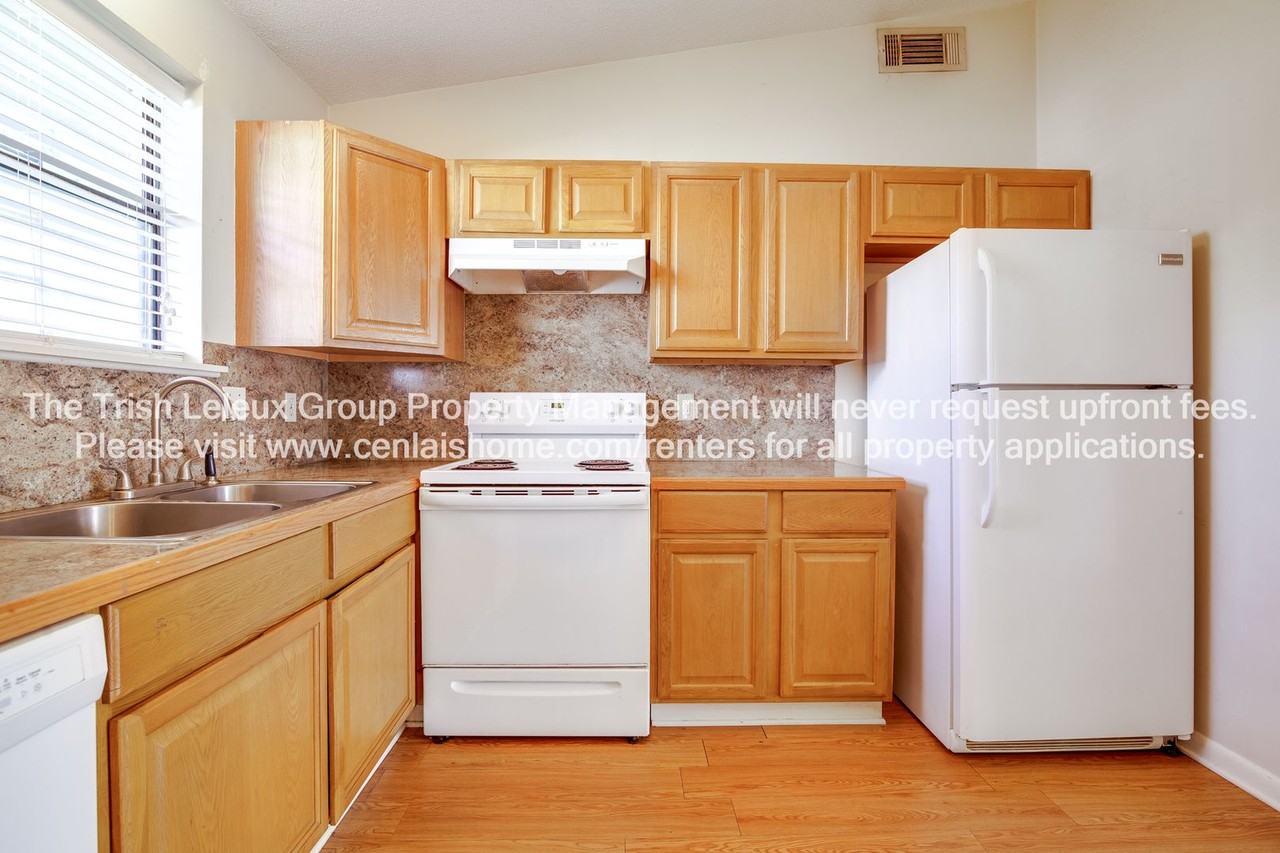 609 20th St #B - Photo 2 of 8