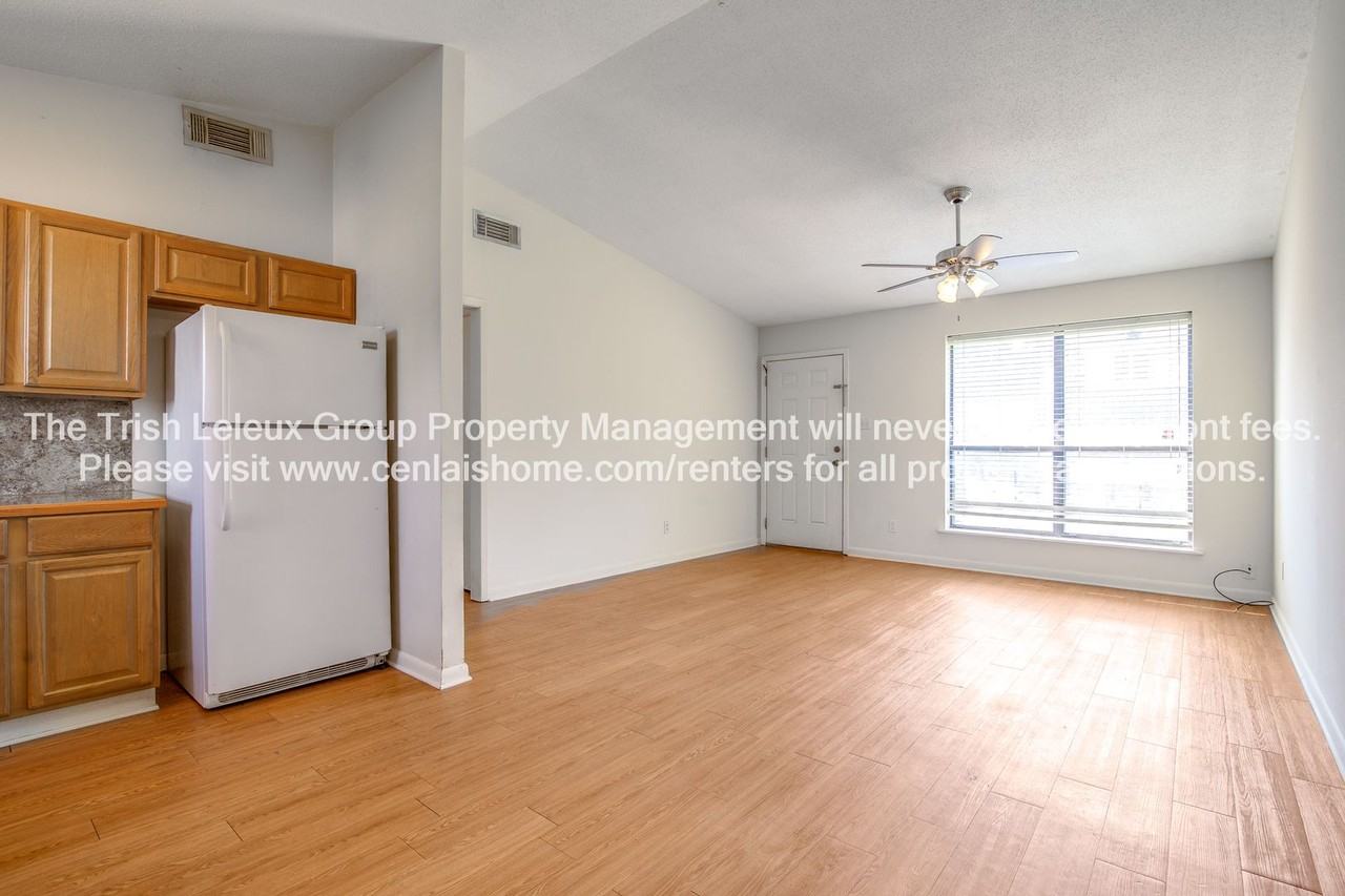 609 20th St #B - Photo 3 of 8