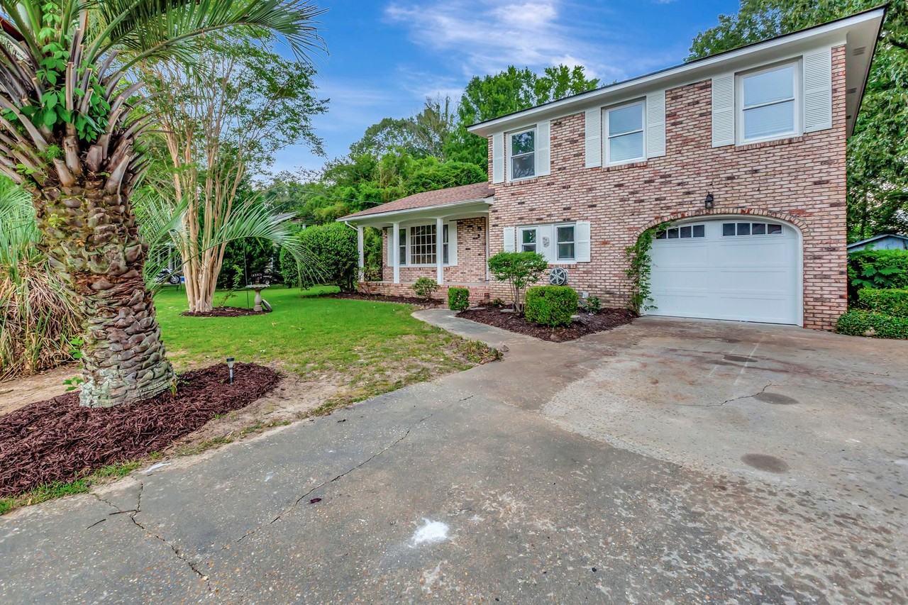 880 Melrose Dr - Photo 3 of 39