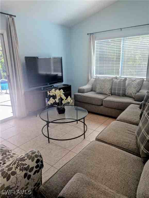 2535 Sw 28th Pl - Photo 6 of 28