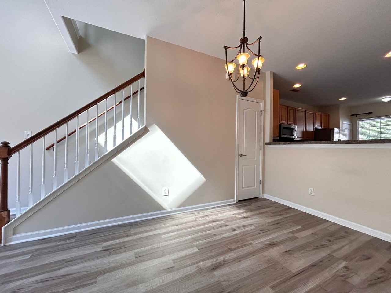 927 Hunley Dr - Photo 5 of 20