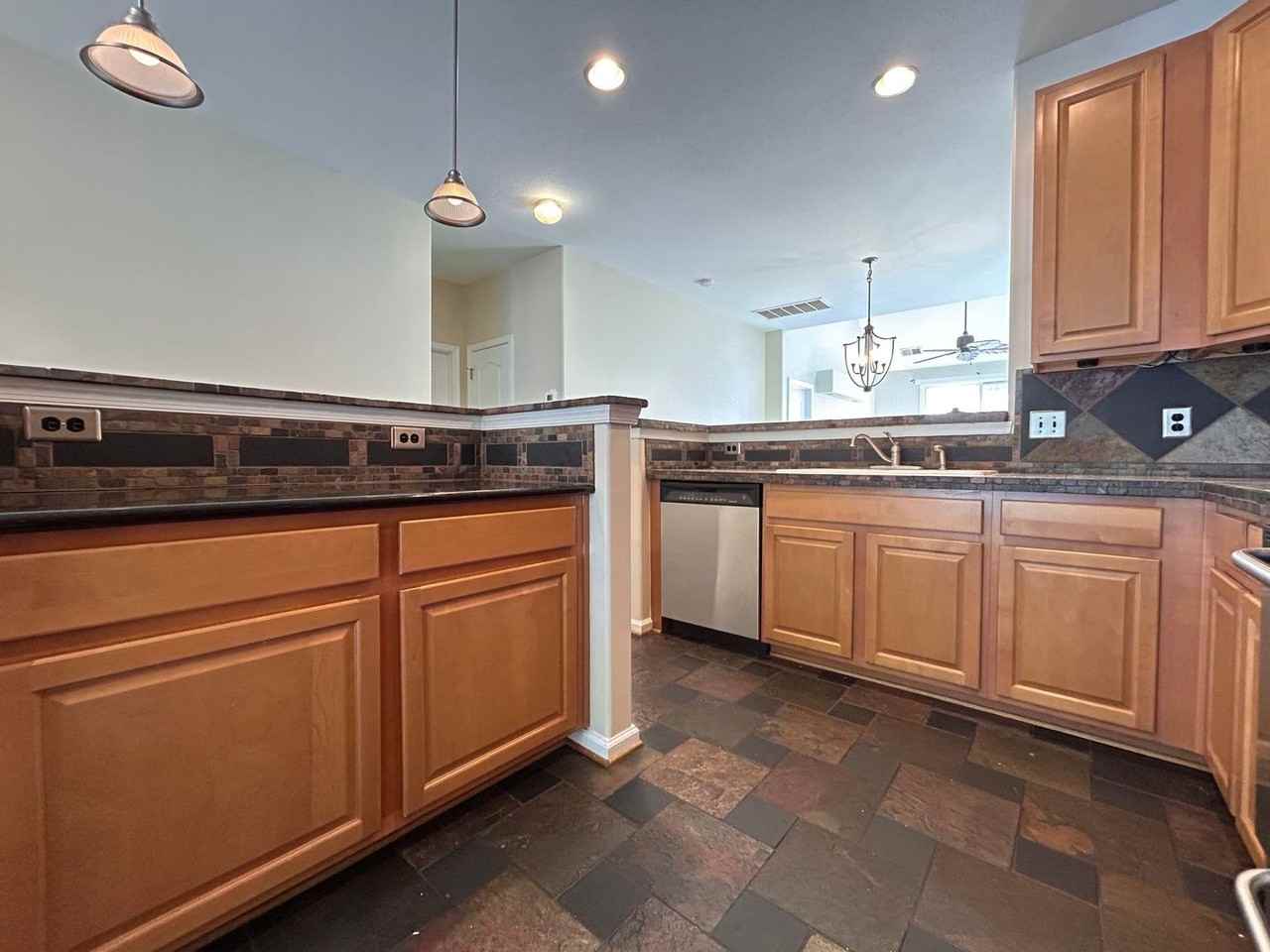 927 Hunley Dr - Photo 3 of 20