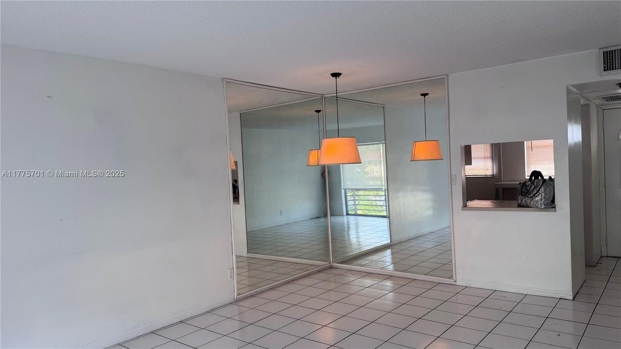 20201 Ne 29th Ct #D214 - Photo 3 of 6