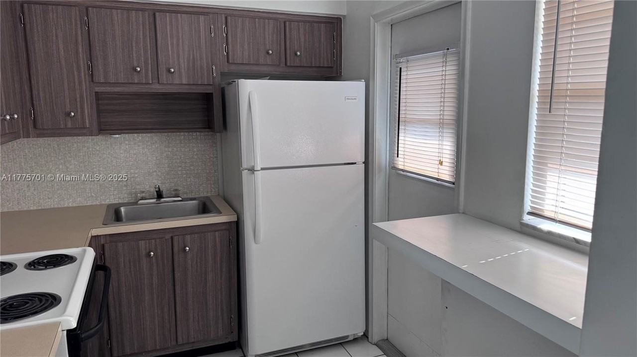 20201 Ne 29th Ct #D214 - Photo 4 of 6