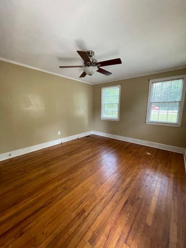 601 Elm Ave - Photo 3 of 15