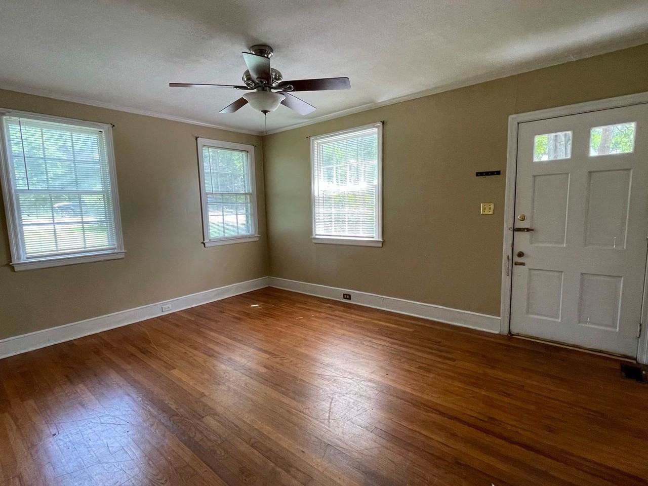 601 Elm Ave - Photo 4 of 15