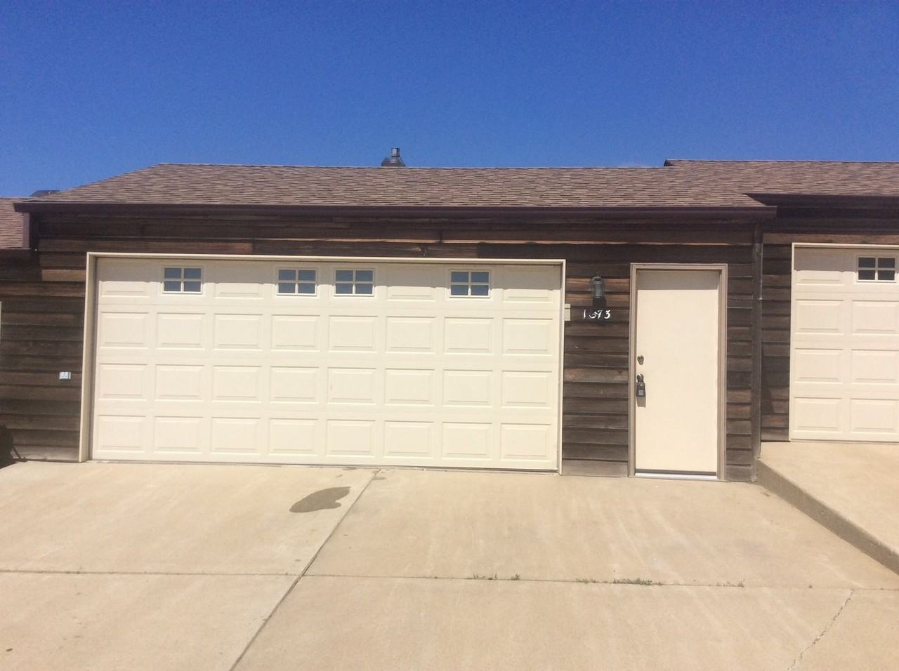 1573 Prairie Ave - Photo 2 of 14