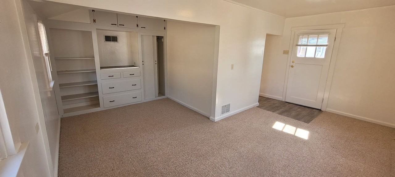 208 S Lebanon St - Photo 2 of 17