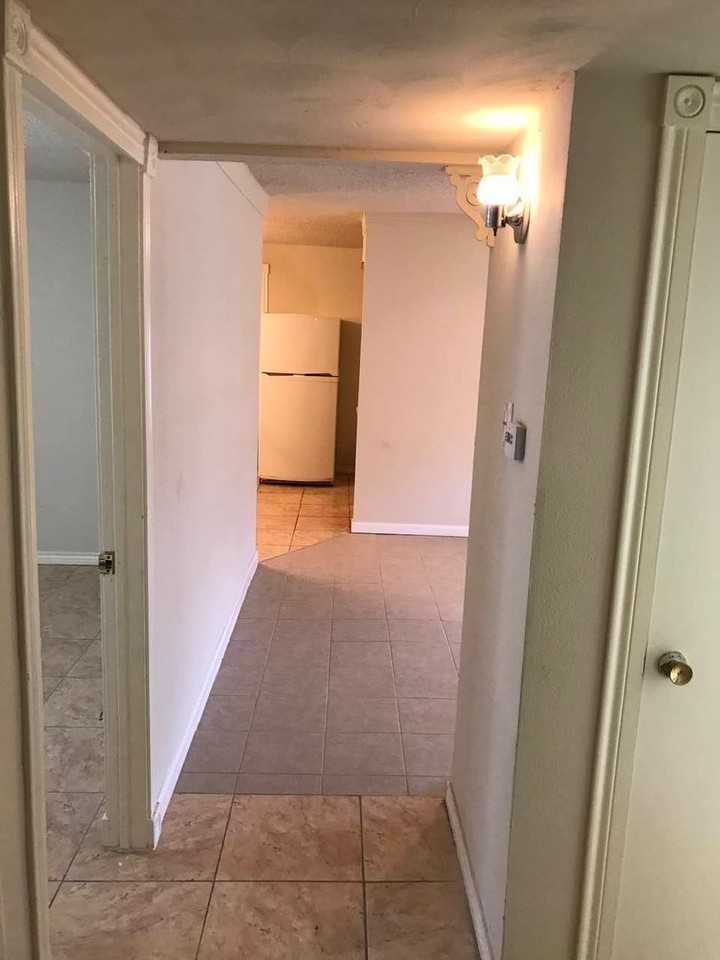 4106 W Walnut St - Photo 2 of 6