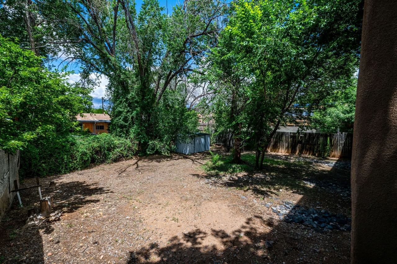 925 Dunlap St - Photo 5 of 28
