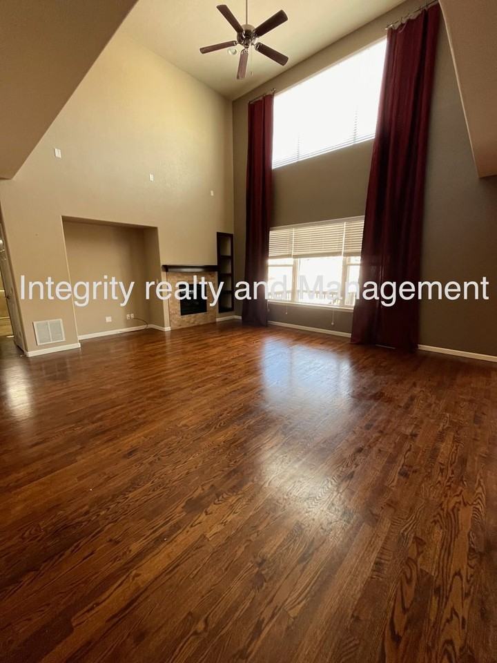 1057 Clear Sky Way - Photo 3 of 30