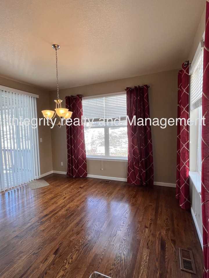 1057 Clear Sky Way - Photo 4 of 30