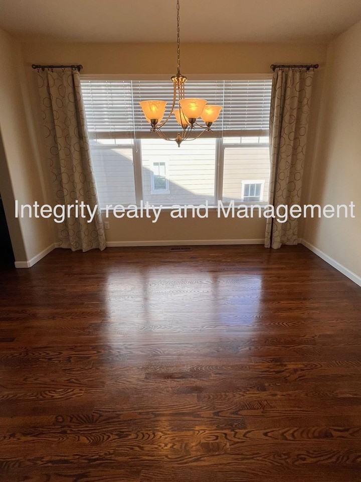 1057 Clear Sky Way - Photo 5 of 30
