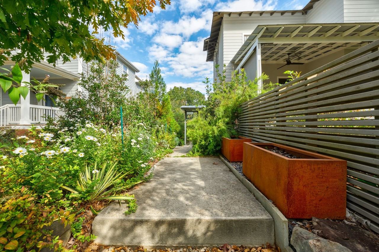 1092 Kirkwood Avenue Southeast - Photo 4 of 50