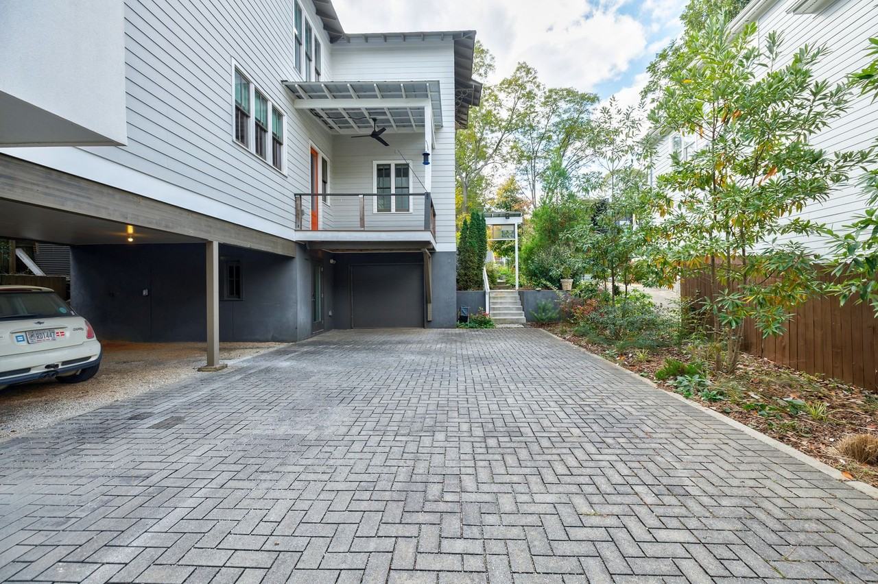 1092 Kirkwood Avenue Southeast - Photo 6 of 50