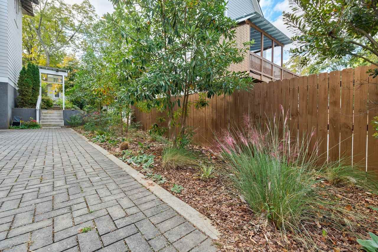 1092 Kirkwood Avenue Southeast - Photo 7 of 50