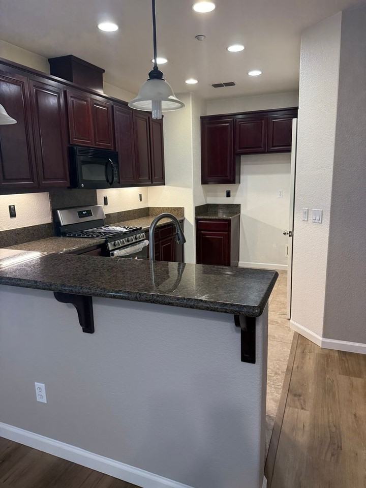 2613 Las Palomas Loop - Photo 2 of 10