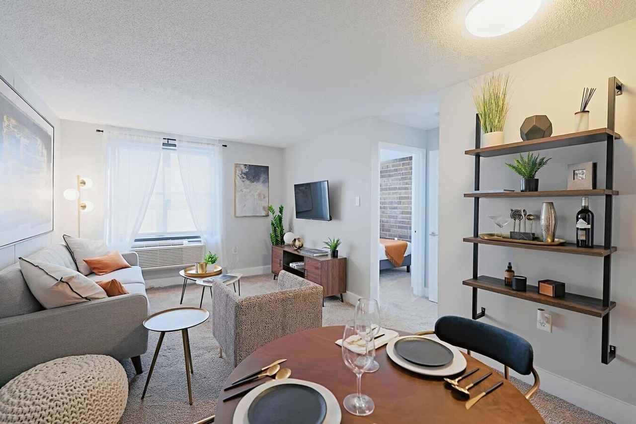 EMR Apartments - Photo 2 of 26