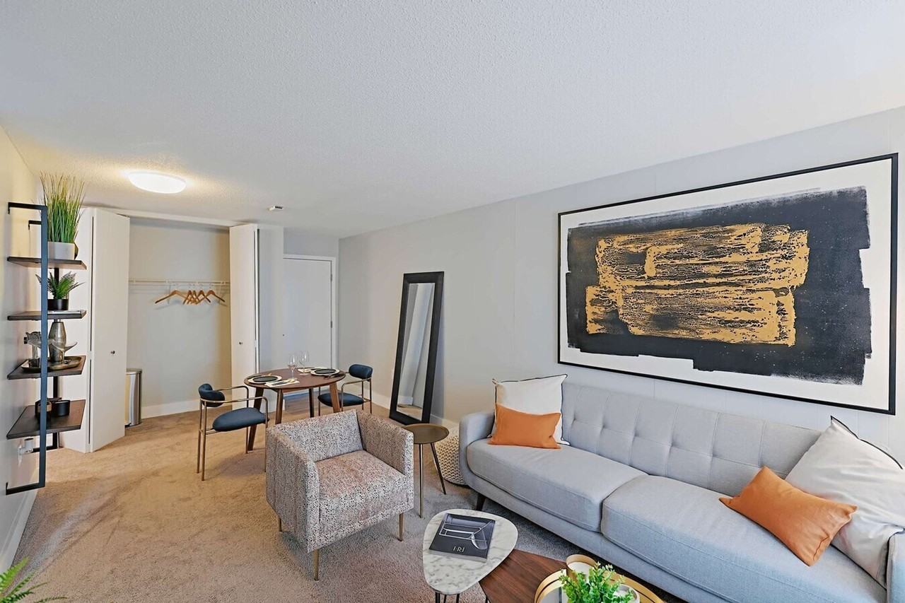 EMR Apartments - Photo 4 of 26