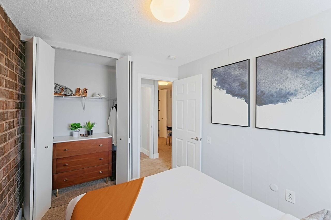 EMR Apartments - Photo 5 of 26