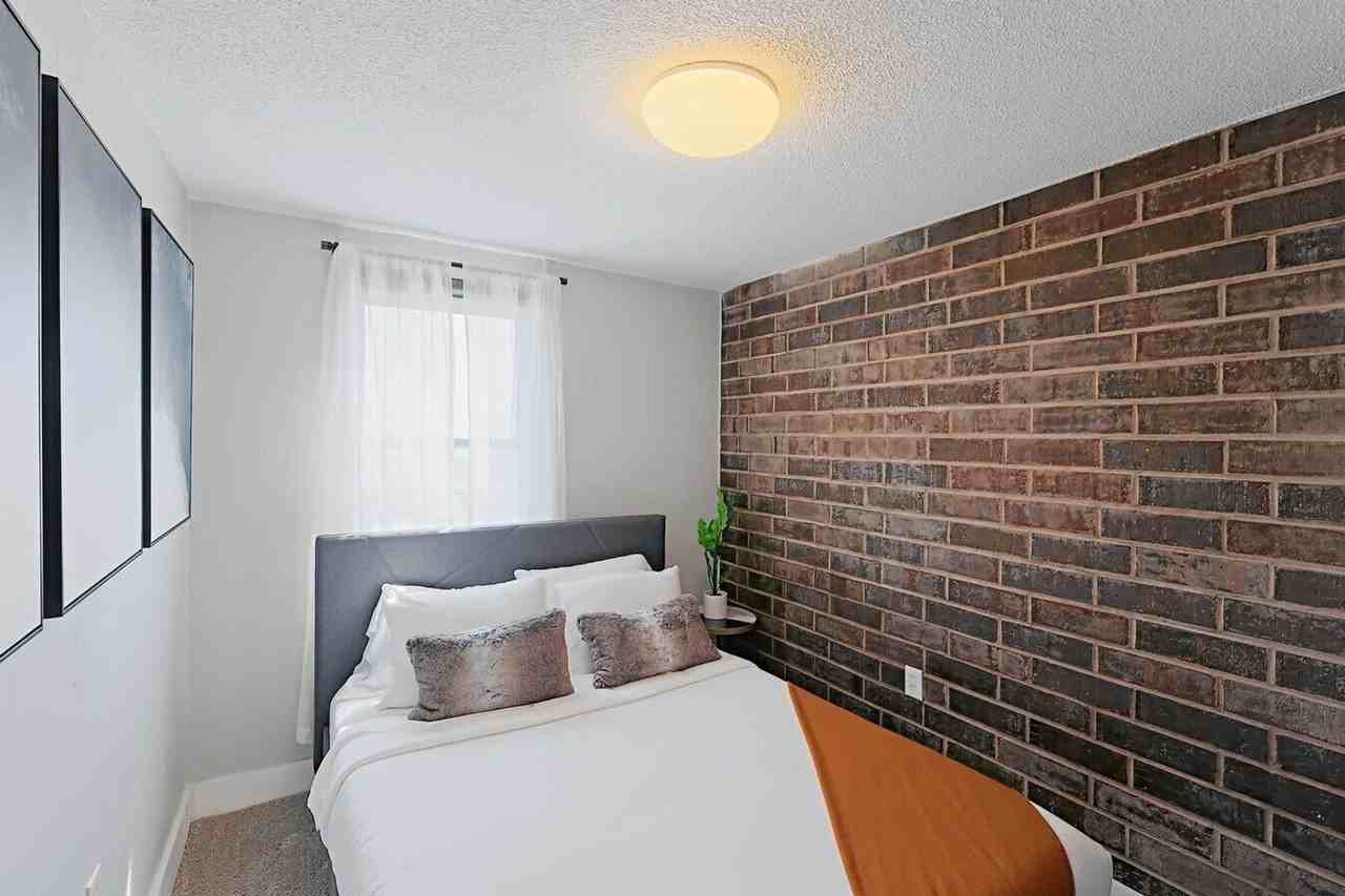 EMR Apartments - Photo 6 of 26