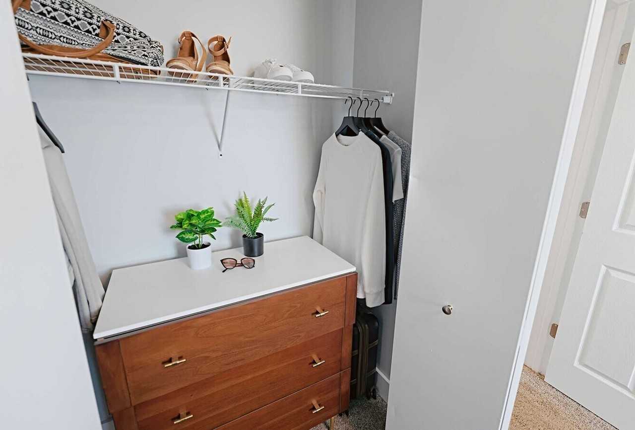 EMR Apartments - Photo 7 of 26