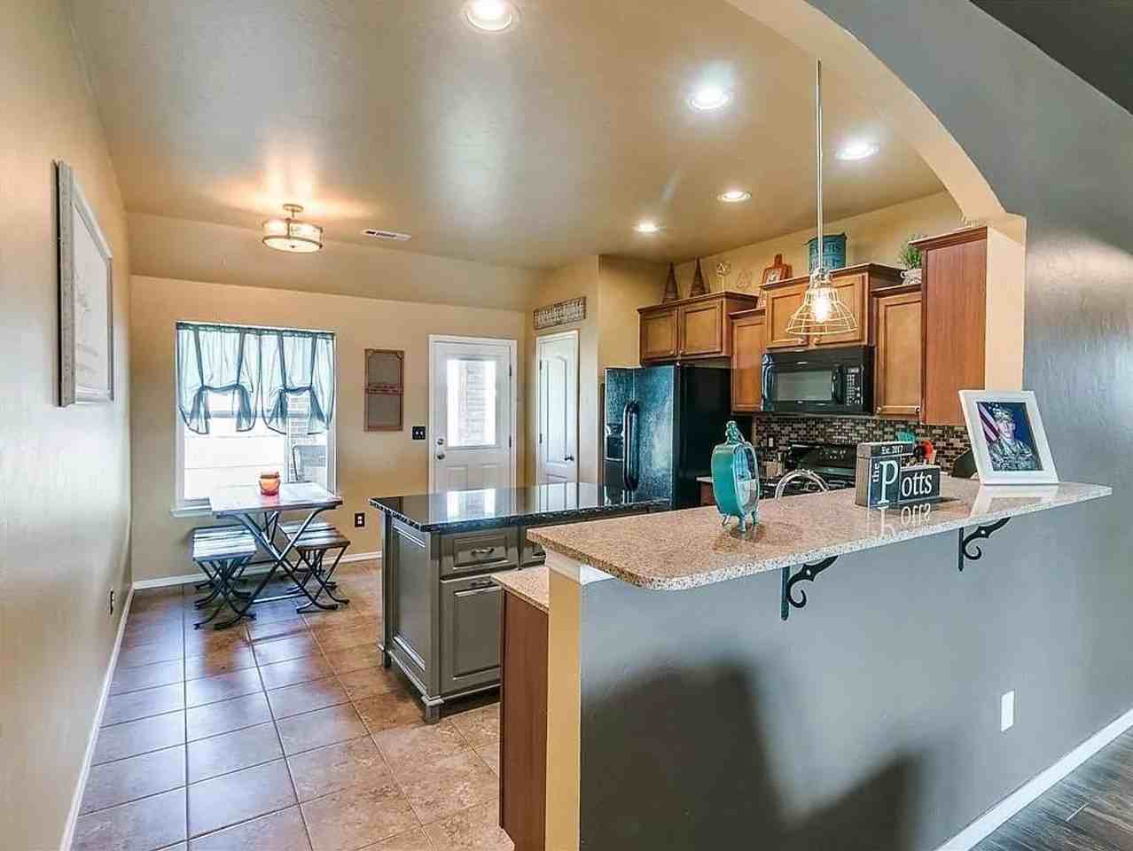 532 West Shadow Ridge Way - Photo 4 of 24