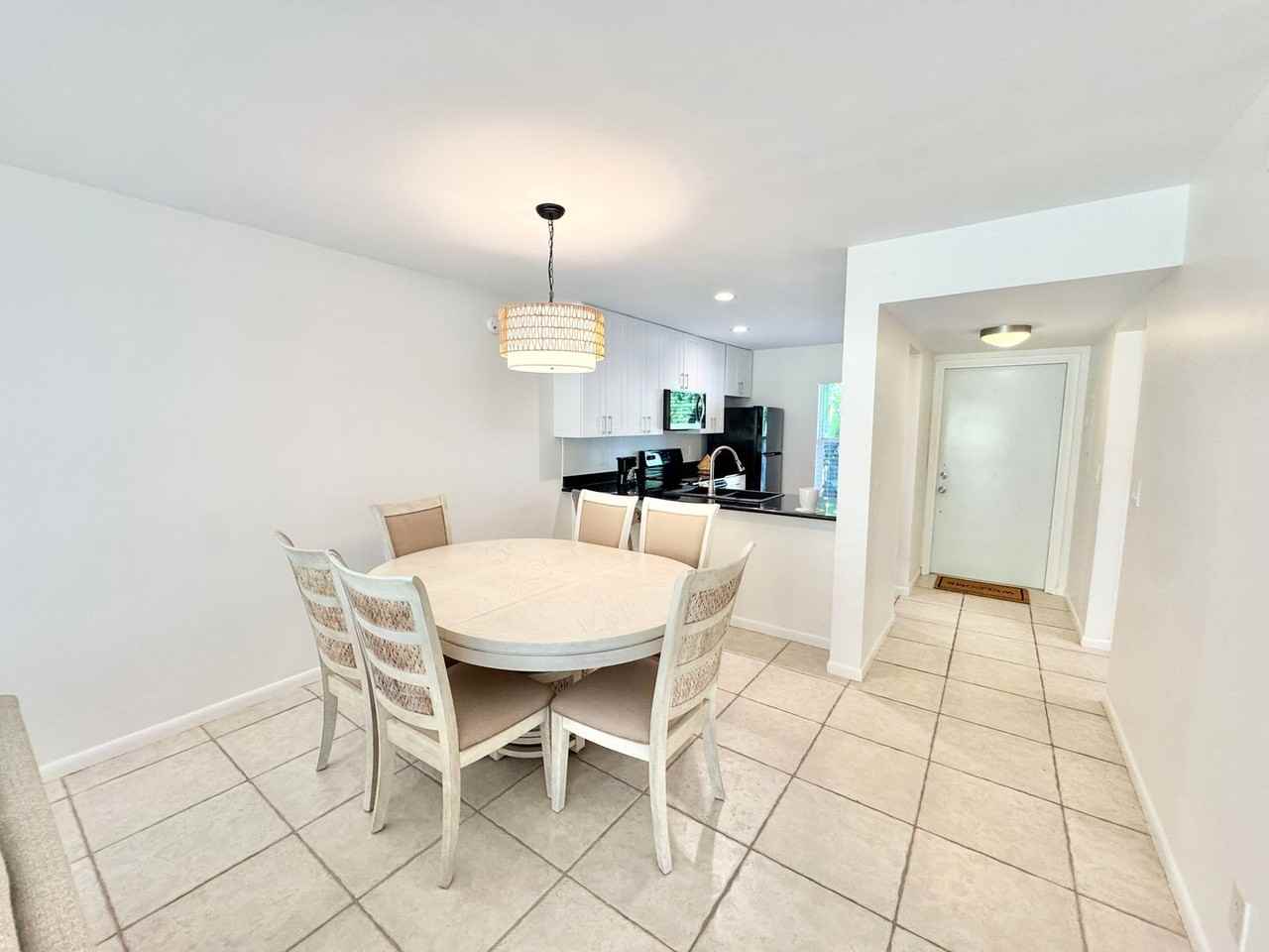 1895 Courtyard Way - Photo 2 of 37