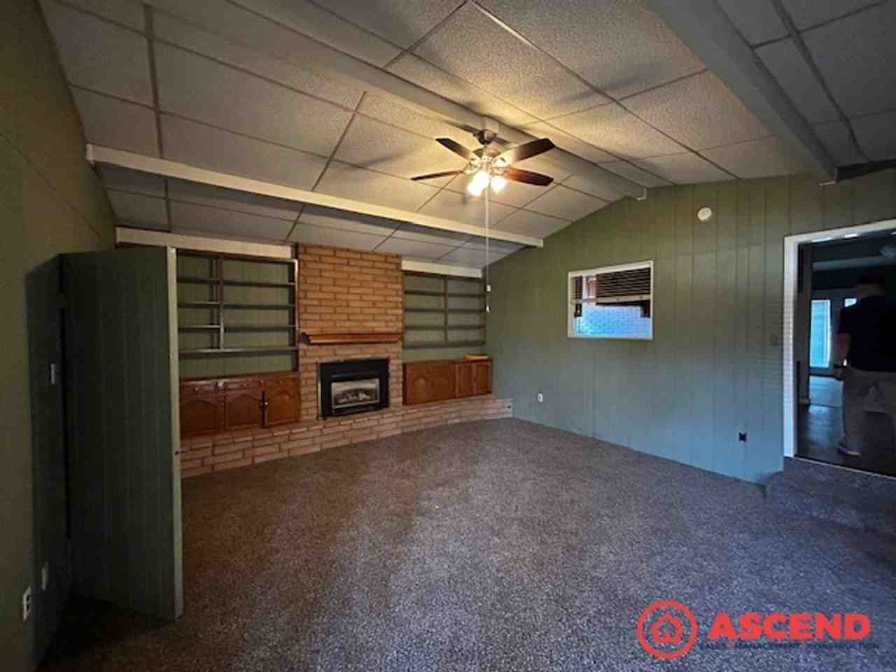 1034 Oak Ave - Photo 2 of 8