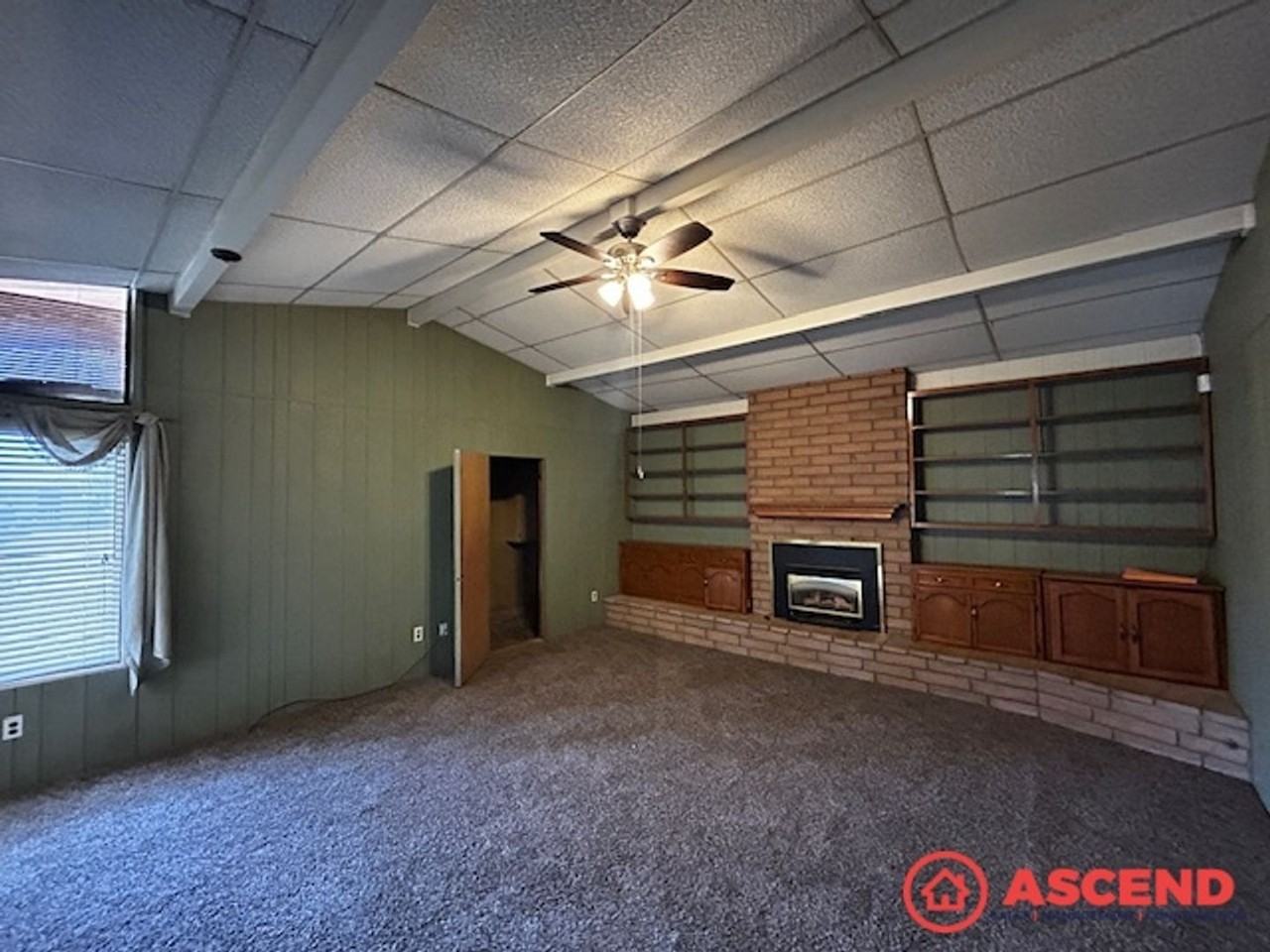 1034 Oak Ave - Photo 3 of 8