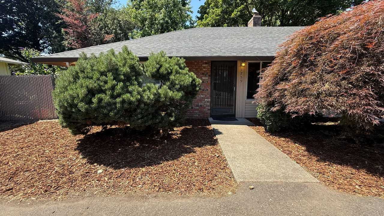 1759 Ne Hogan Dr - Photo 2 of 21